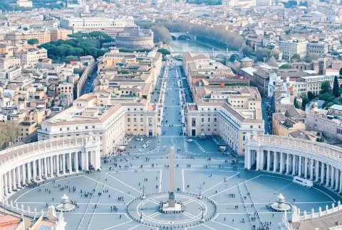 Hire remote talent from Italy